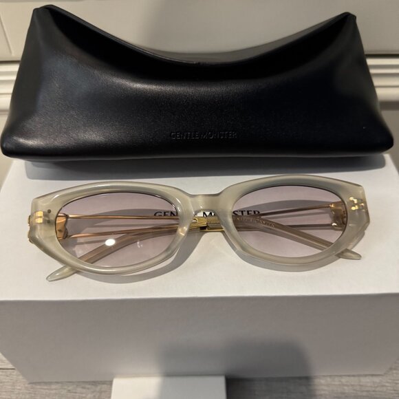 Gentle Monster Translucent Oval Sunglasses Gold Metal Detail main image 9